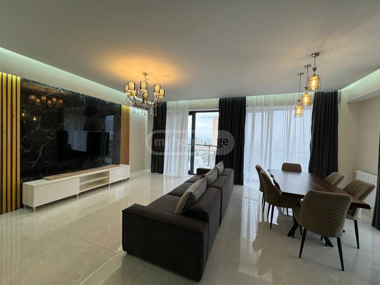 უნივერსიტეტის ქ. 39 - 4 rooms