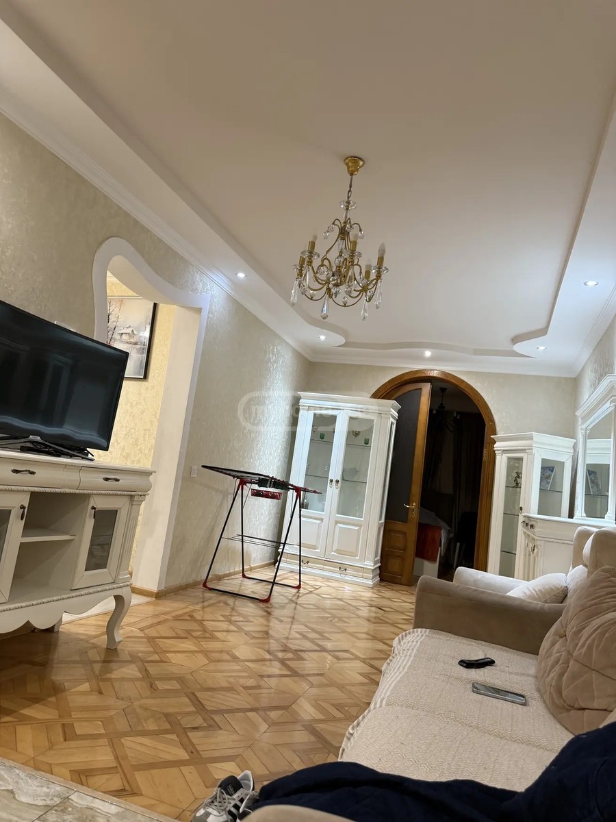 ბუხაიძის ქ. 17 - 4 rooms