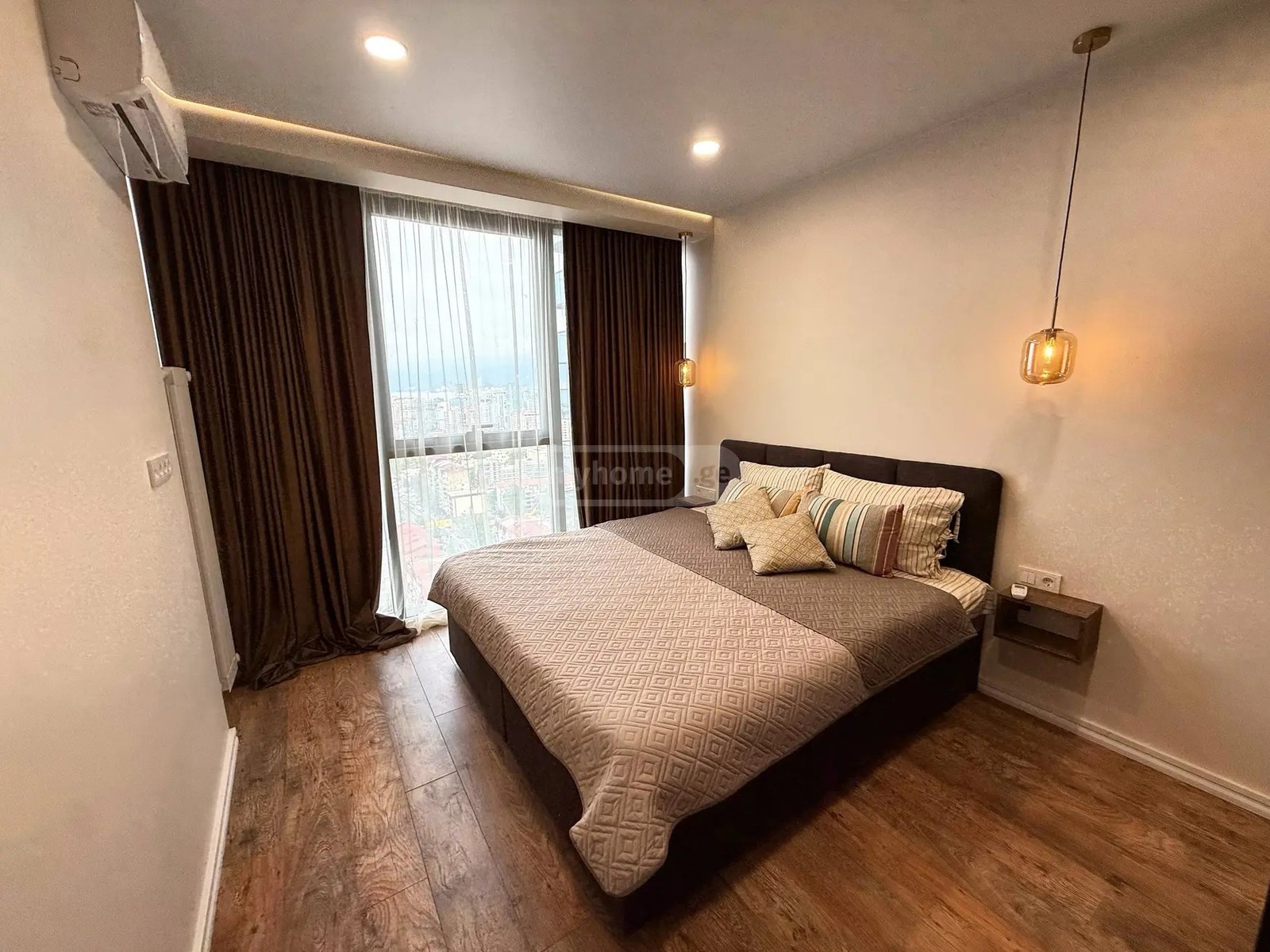 აბუსერიძე ტ. ქ. 13 - 2 rooms