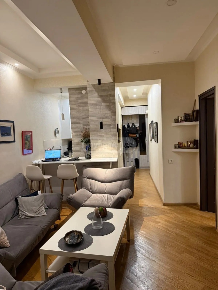 ბარნოვი ვ. ქ. 53 - 3 rooms