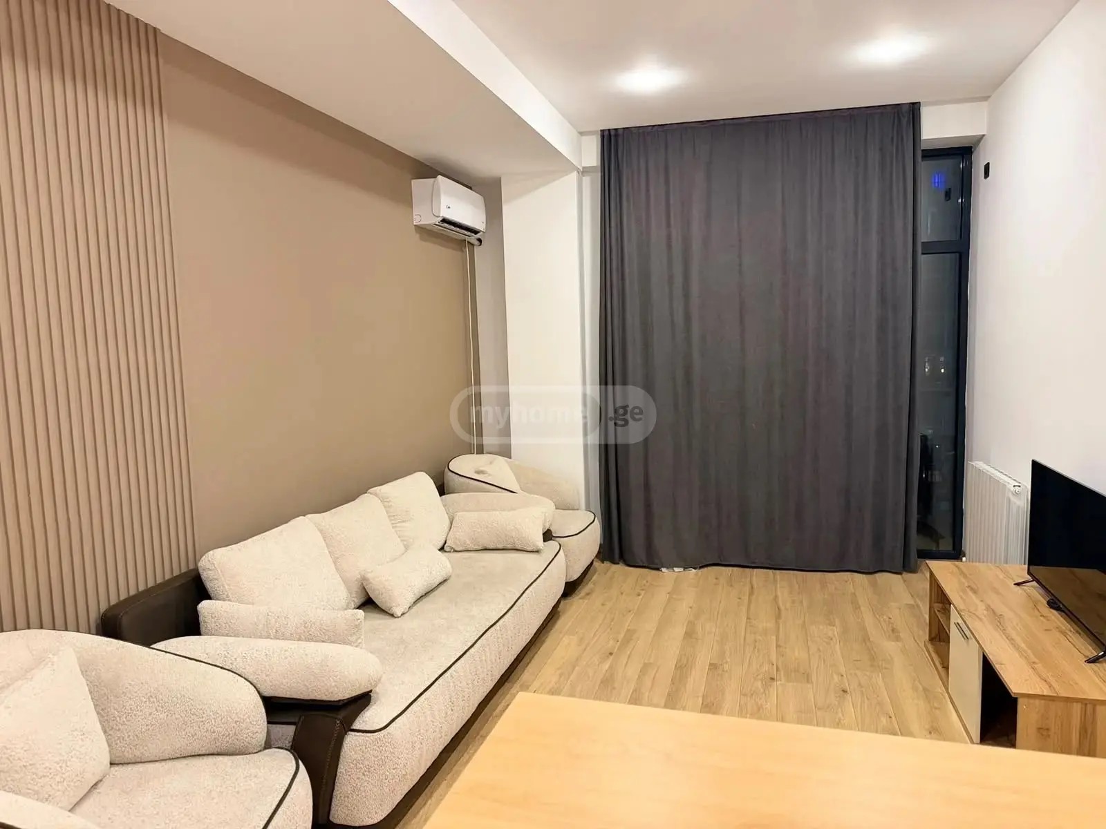 უნივერსიტეტის ქ.  - 3 rooms