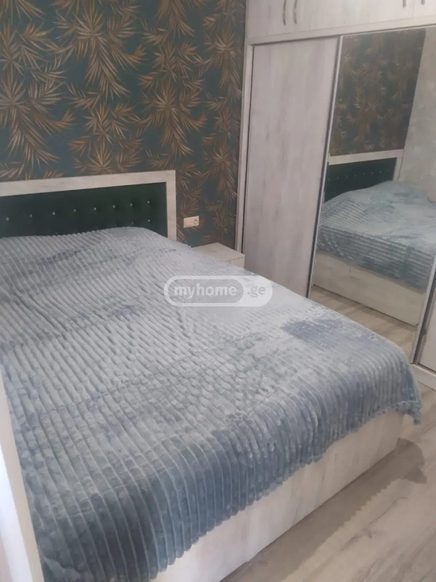აღმაშენებლის ქ.  - 5 rooms