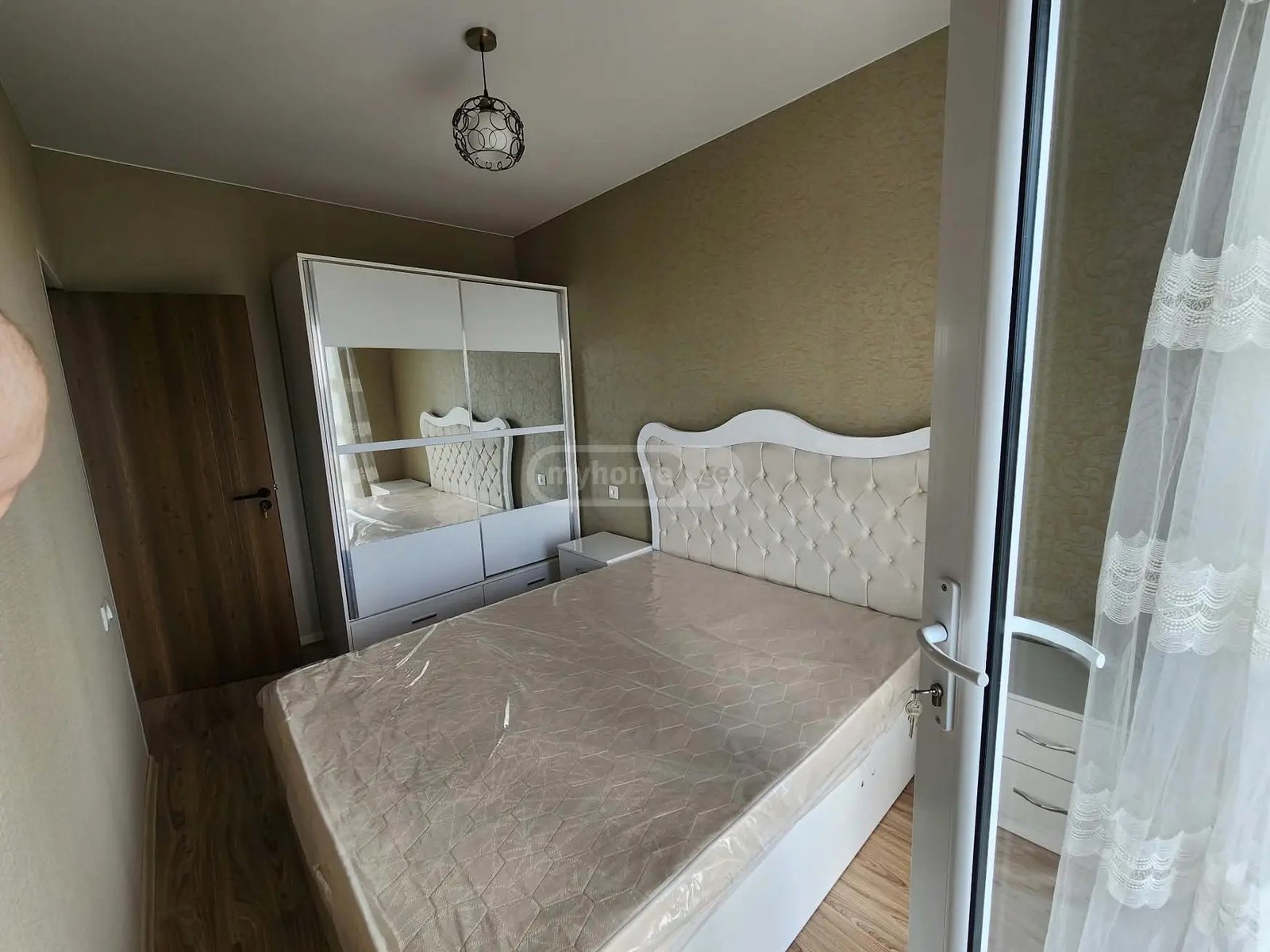 სულხან-საბას გამზ. 71 - 3 rooms