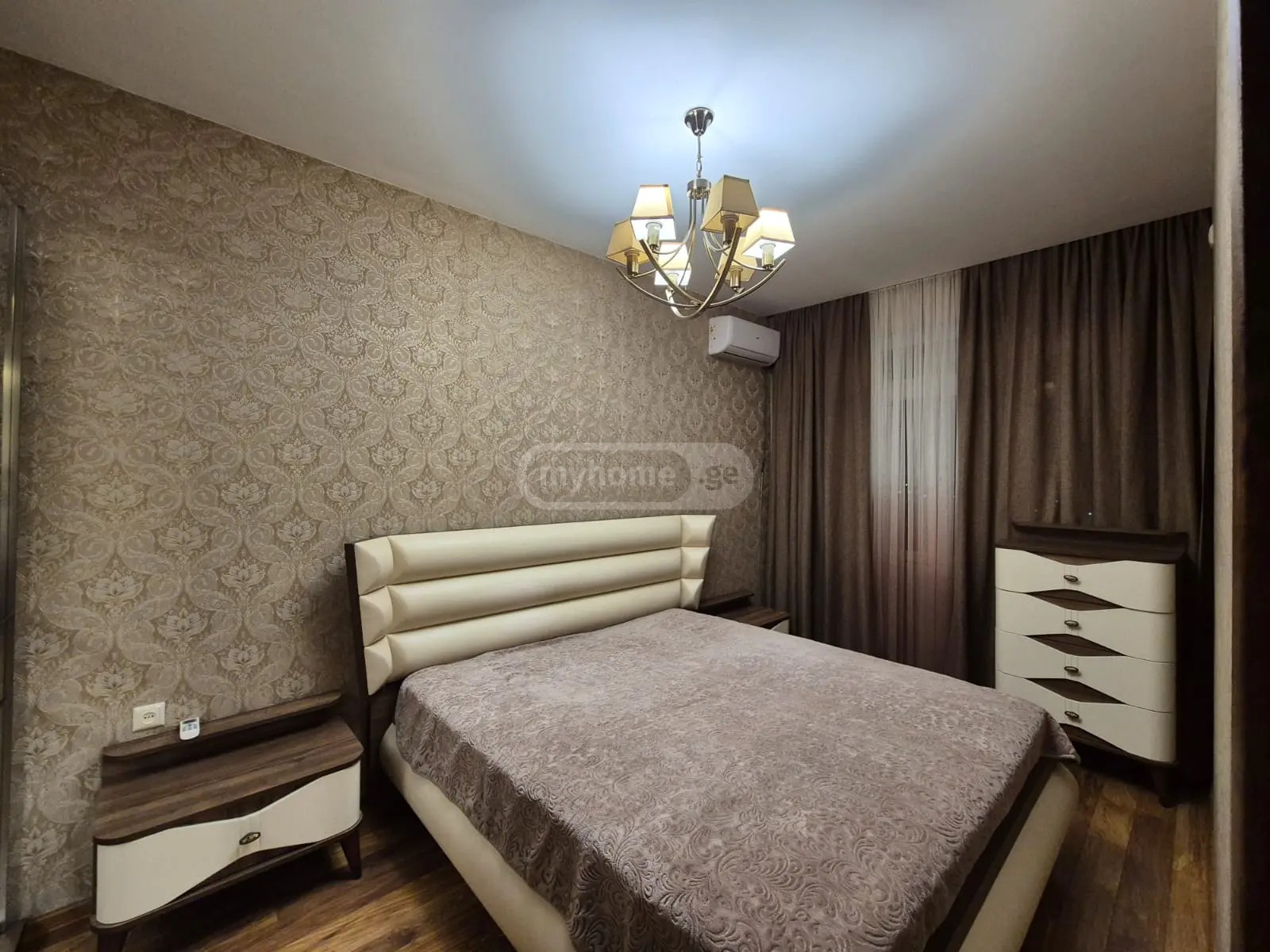 აღმაშენებლის გამზ.  - 3 rooms