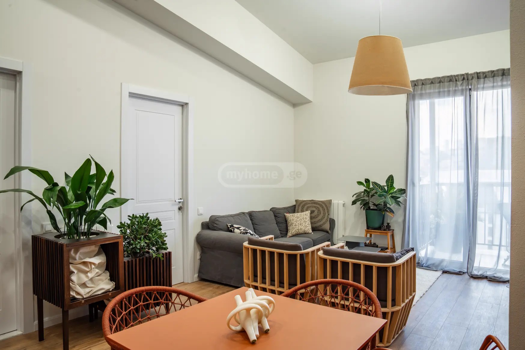 უნივერსიტეტის ქ. 46 - 3 rooms