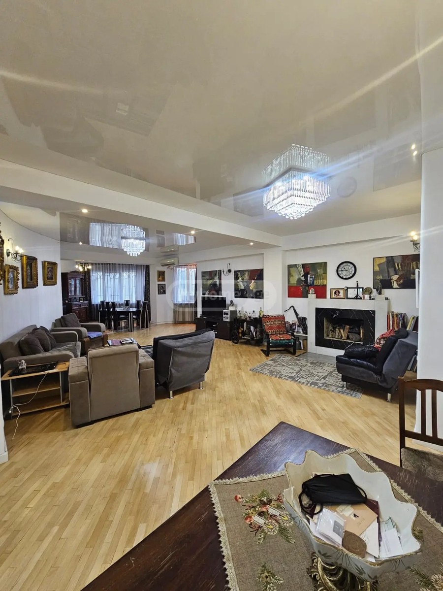 ჭავჭავაძე ი. გამზირი  - 5 rooms