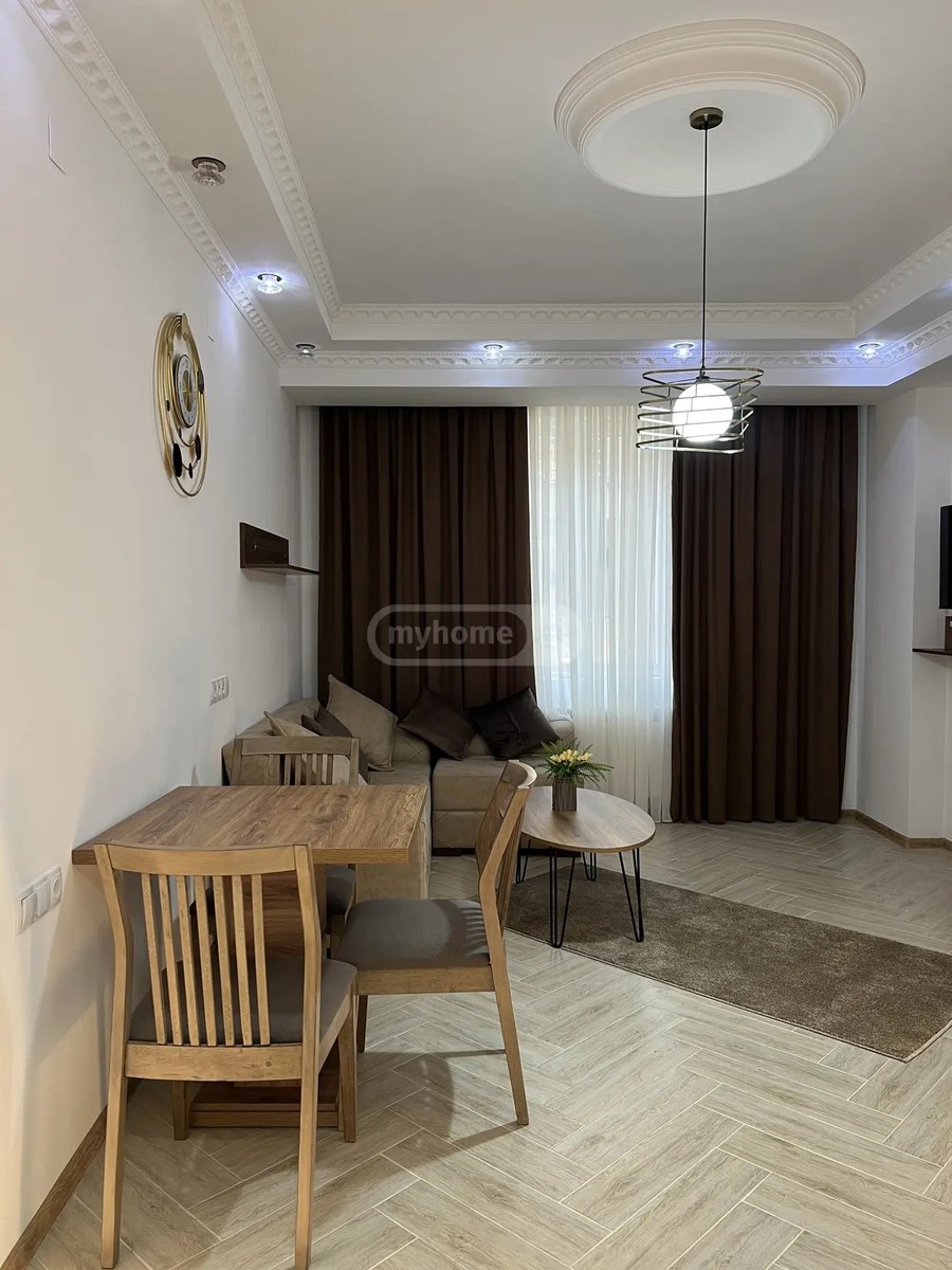 აღმაშენებლის გამზ.  - 3 rooms