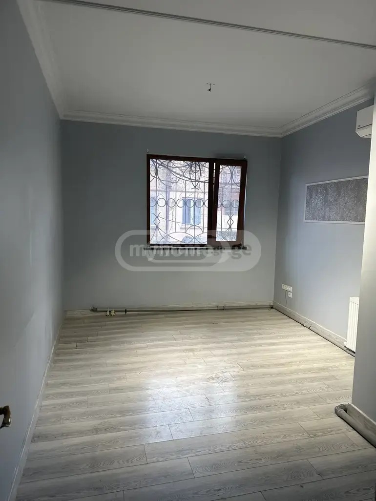26 მაისის ქ. 0 - 3 rooms