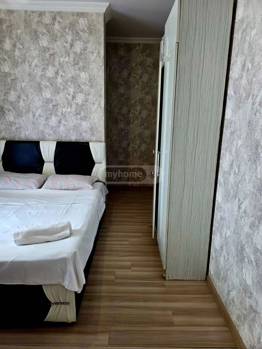 აღმაშენებლის ქ. 1 - 4 rooms