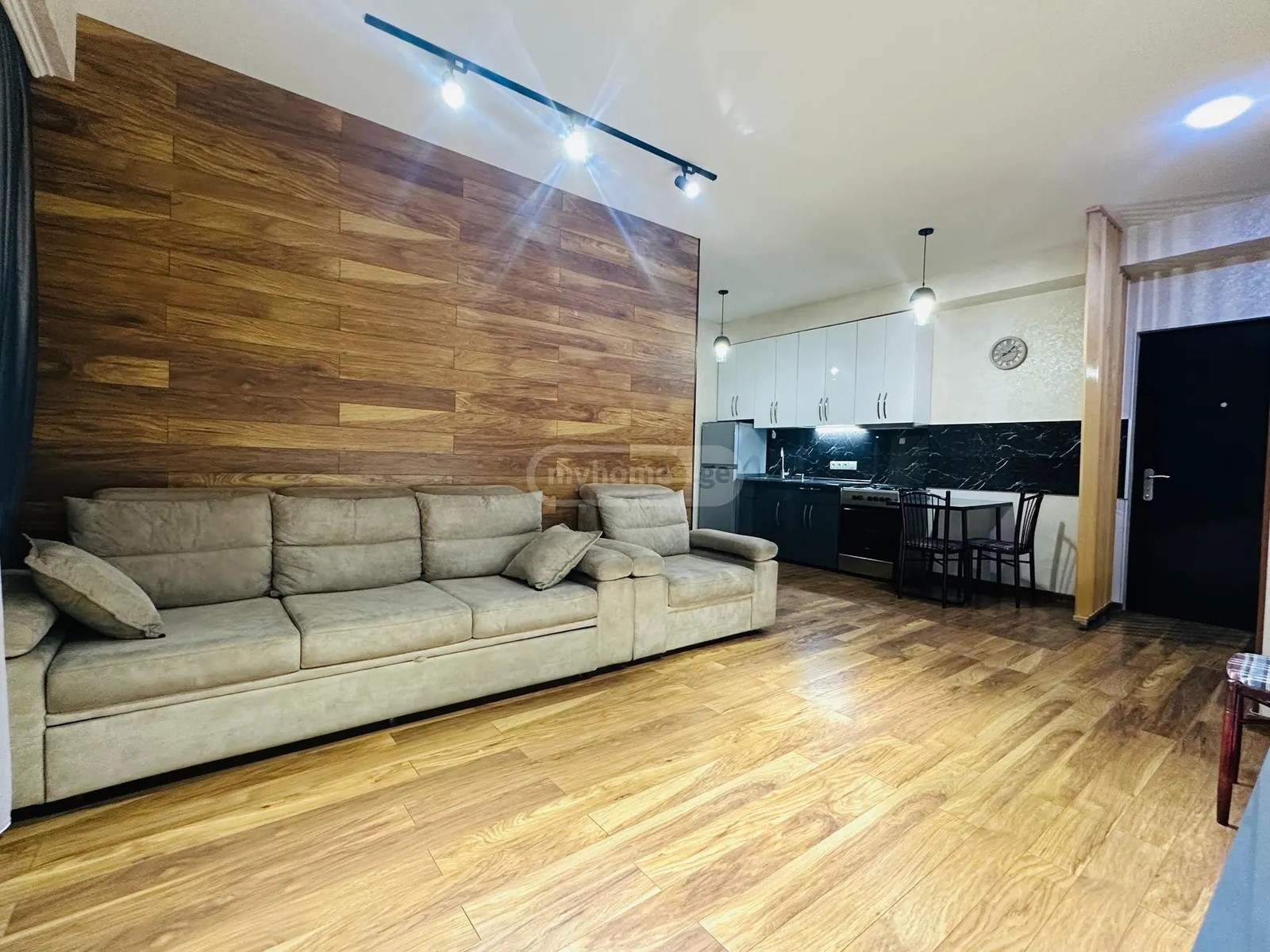 ნინუა ვ. ქ. (ყოფ. ტრიკოტაჟის ქ.) 5 - 2 rooms
