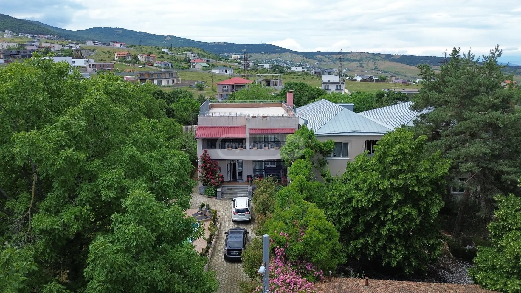 ქავთარაძე პ. ქ. 19 - 5 rooms