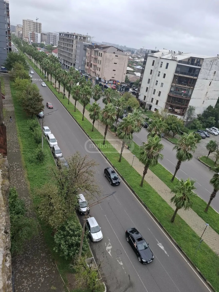 აღმაშენებლის გამზ.  - 3 rooms