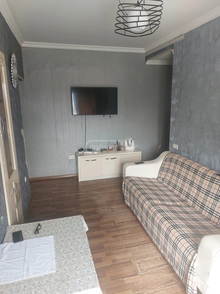 ჭავჭავაძის გამზ. 11 - 5 rooms