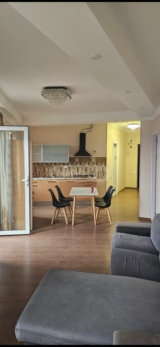 აღმაშენებლის გამზ. 110 - 3 rooms