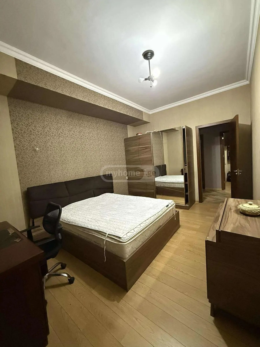 ბერი გაბრიელ სალოსის გამზ. 138 - 4 rooms