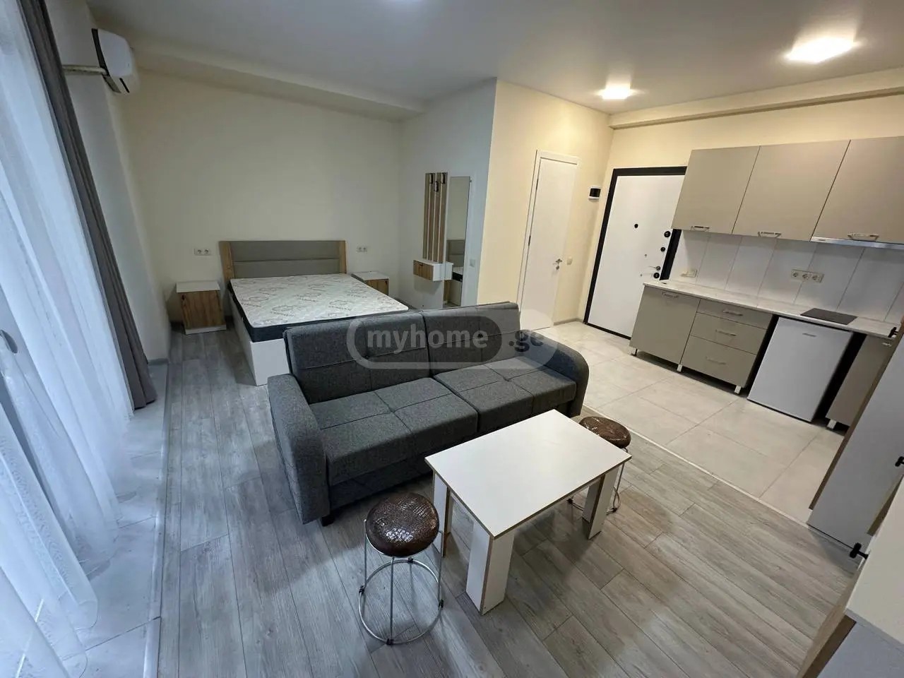 ანგისის ქ. 8 - 1 rooms