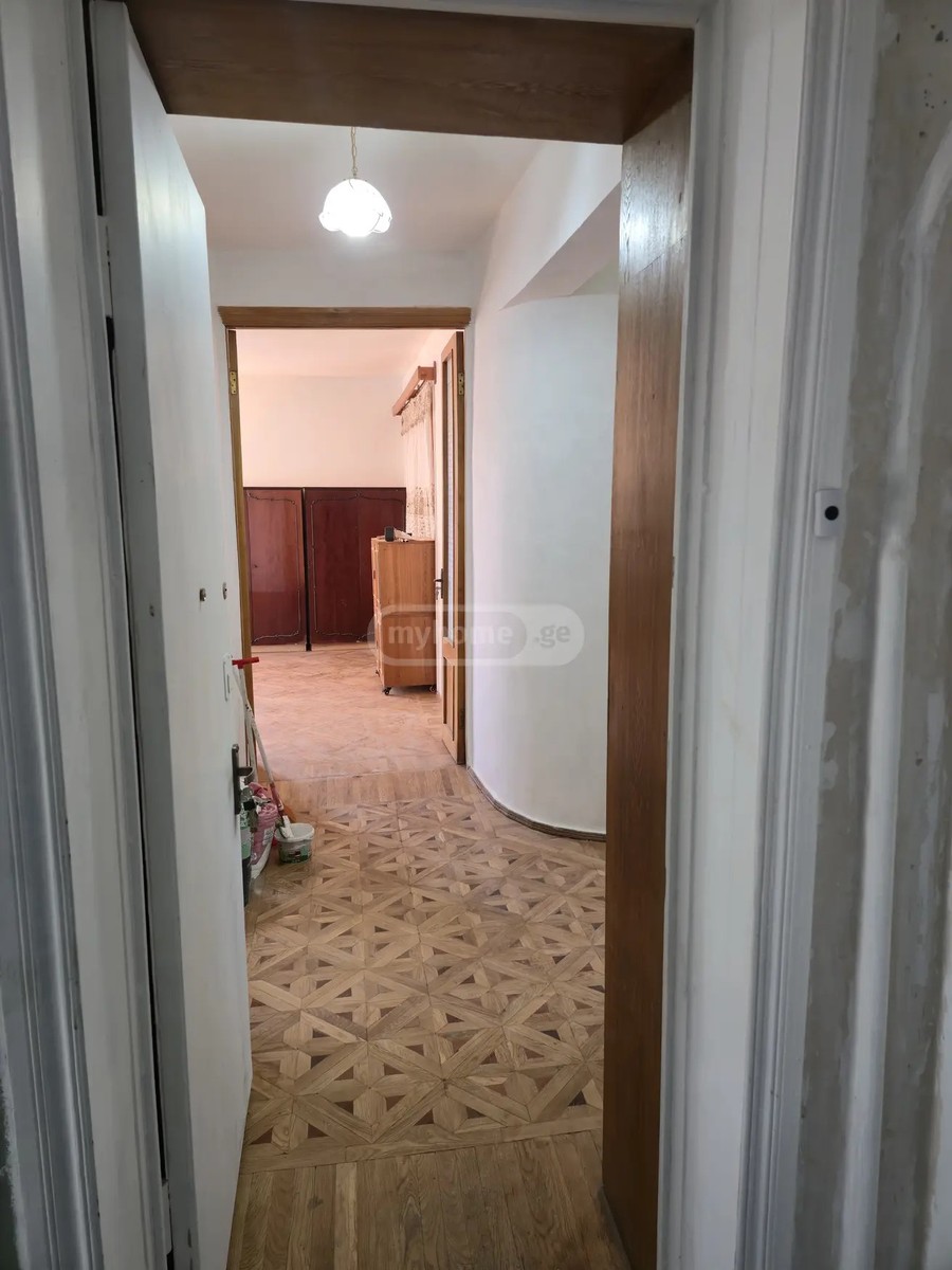 ლომონოსოვი მ. ქ. 11 - 5 rooms