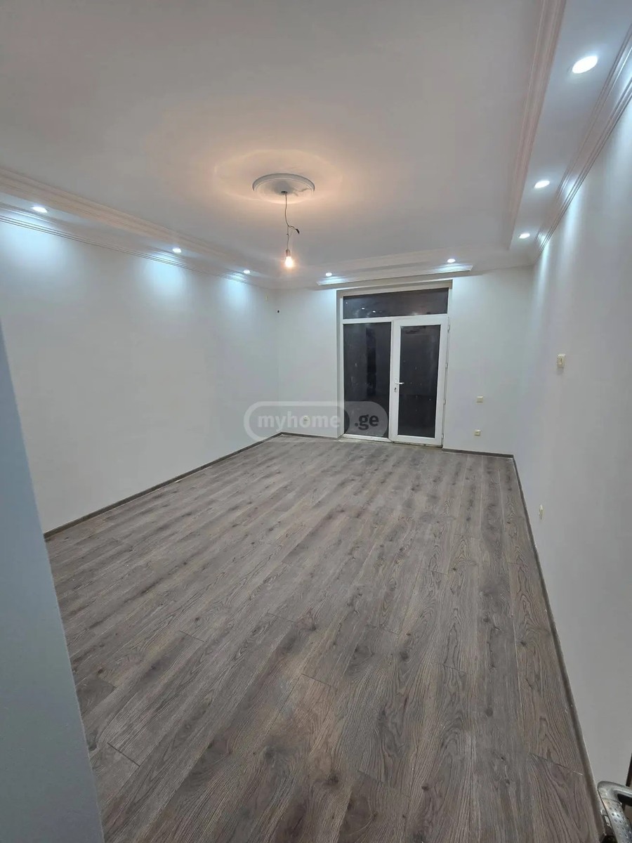 აღმაშენებლის ქ.  - 4 rooms