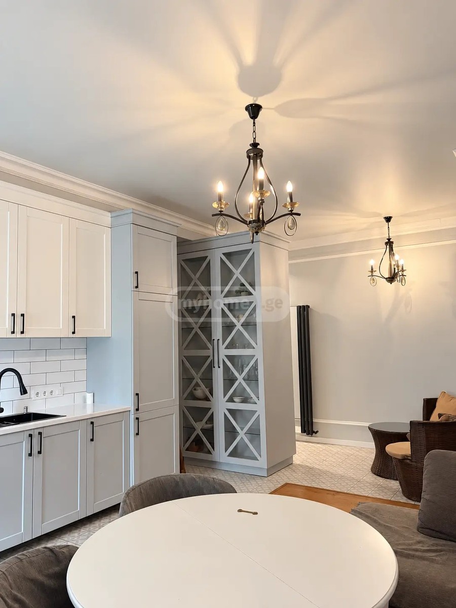 კოსმონავტების სანაპ. 91 - 3 rooms