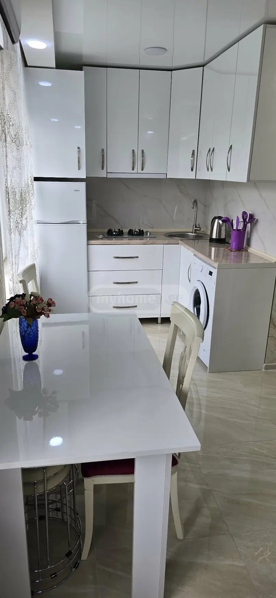 გამსახურდია ზ. გამზ. 42 - 3 rooms