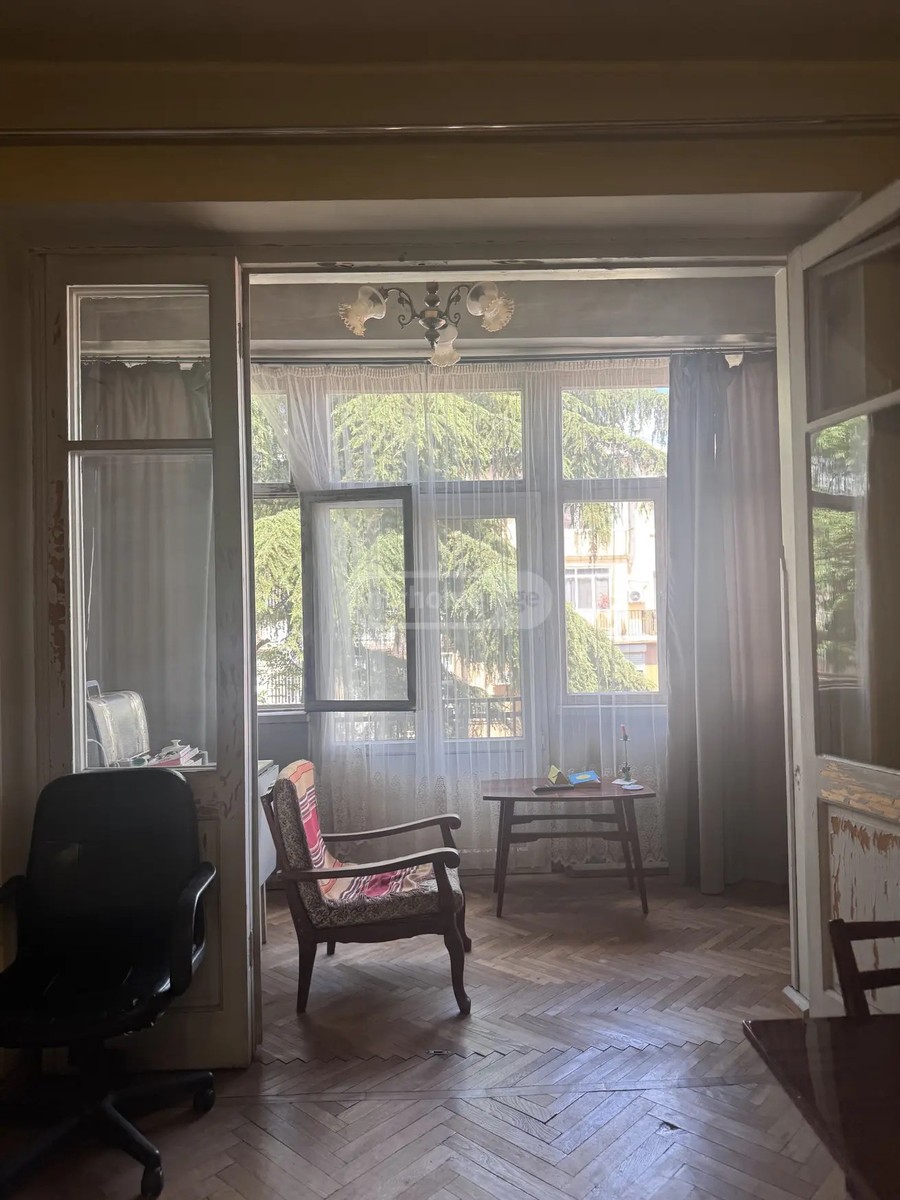 აღმაშენებლის გამზ. 179 - 4 rooms