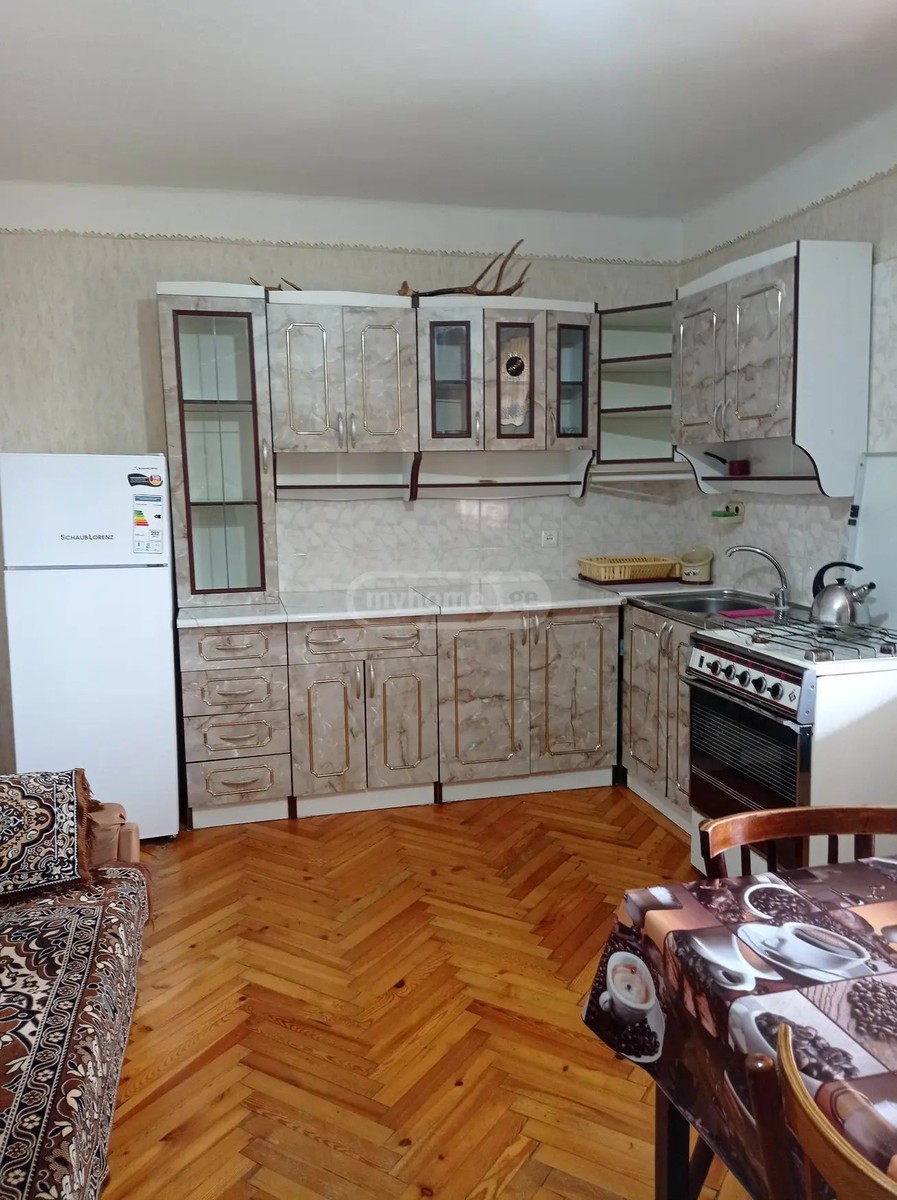 ახალგაზრდობის გამზ. 94 - 3 rooms