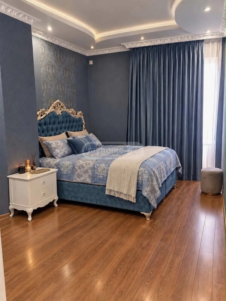 აღმაშენებლის გამზ.  - 5 rooms