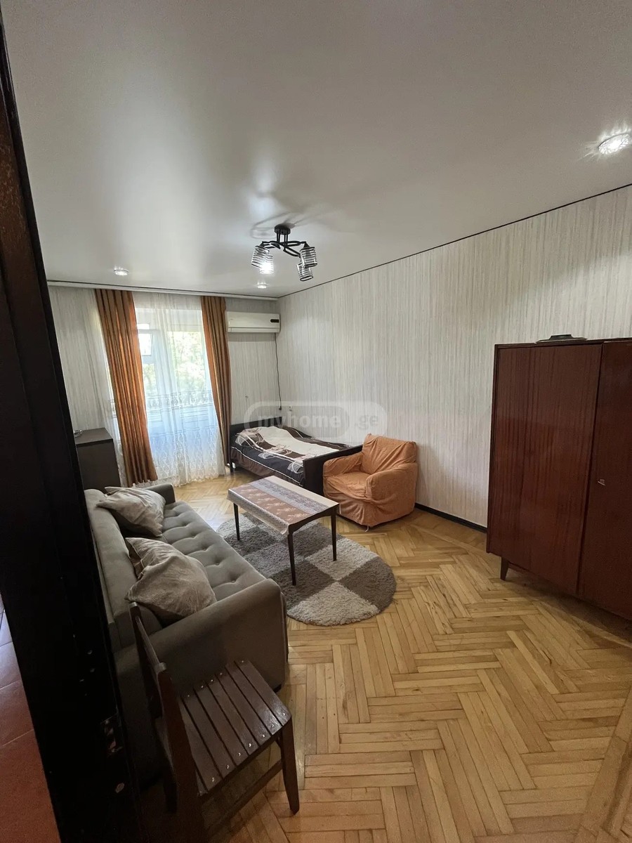 აღმაშენებელი დ. გამზირი 138 - 1 rooms