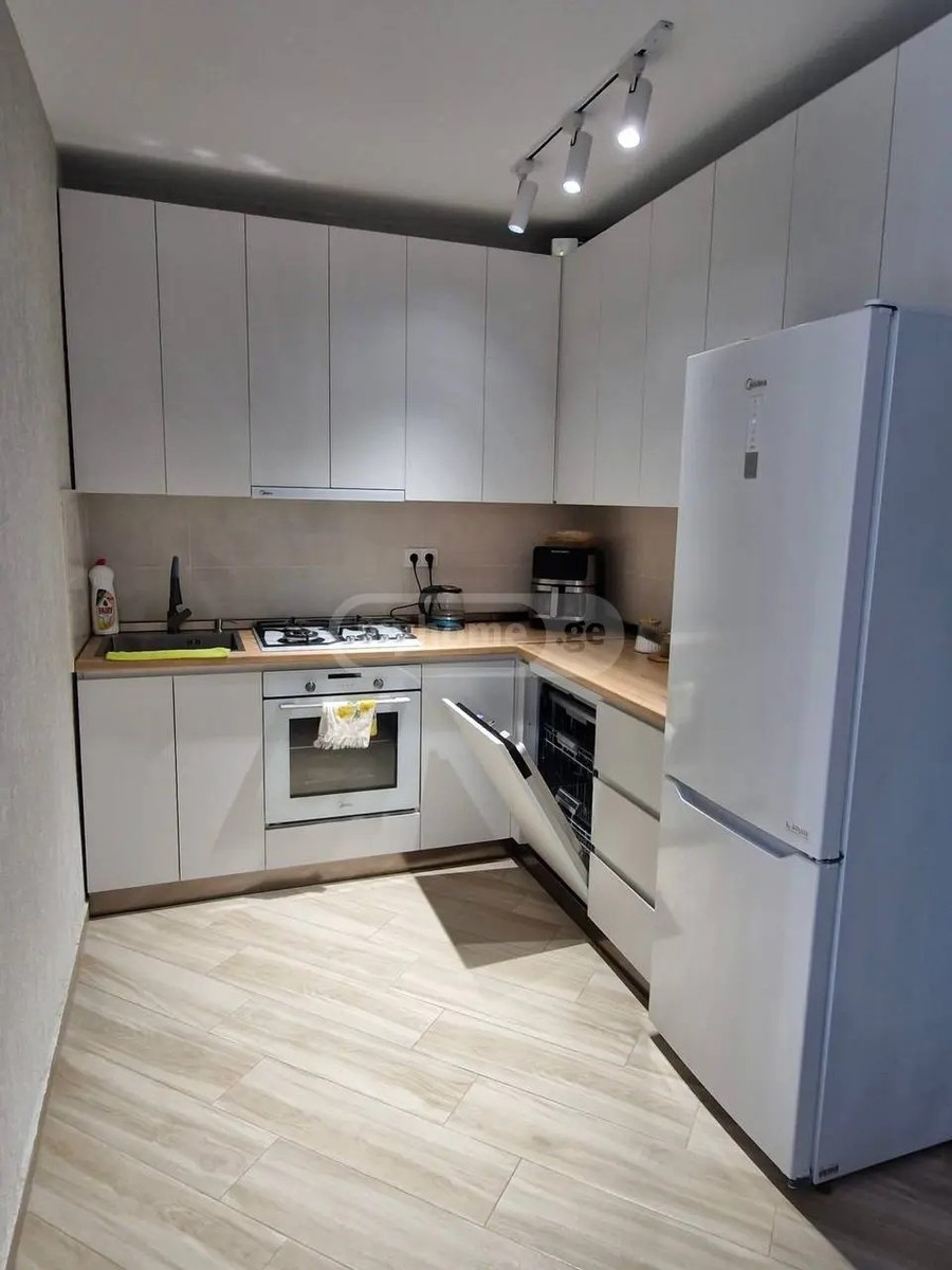 ლორთქიფანიძე გრ. ქ. 24 - 3 rooms