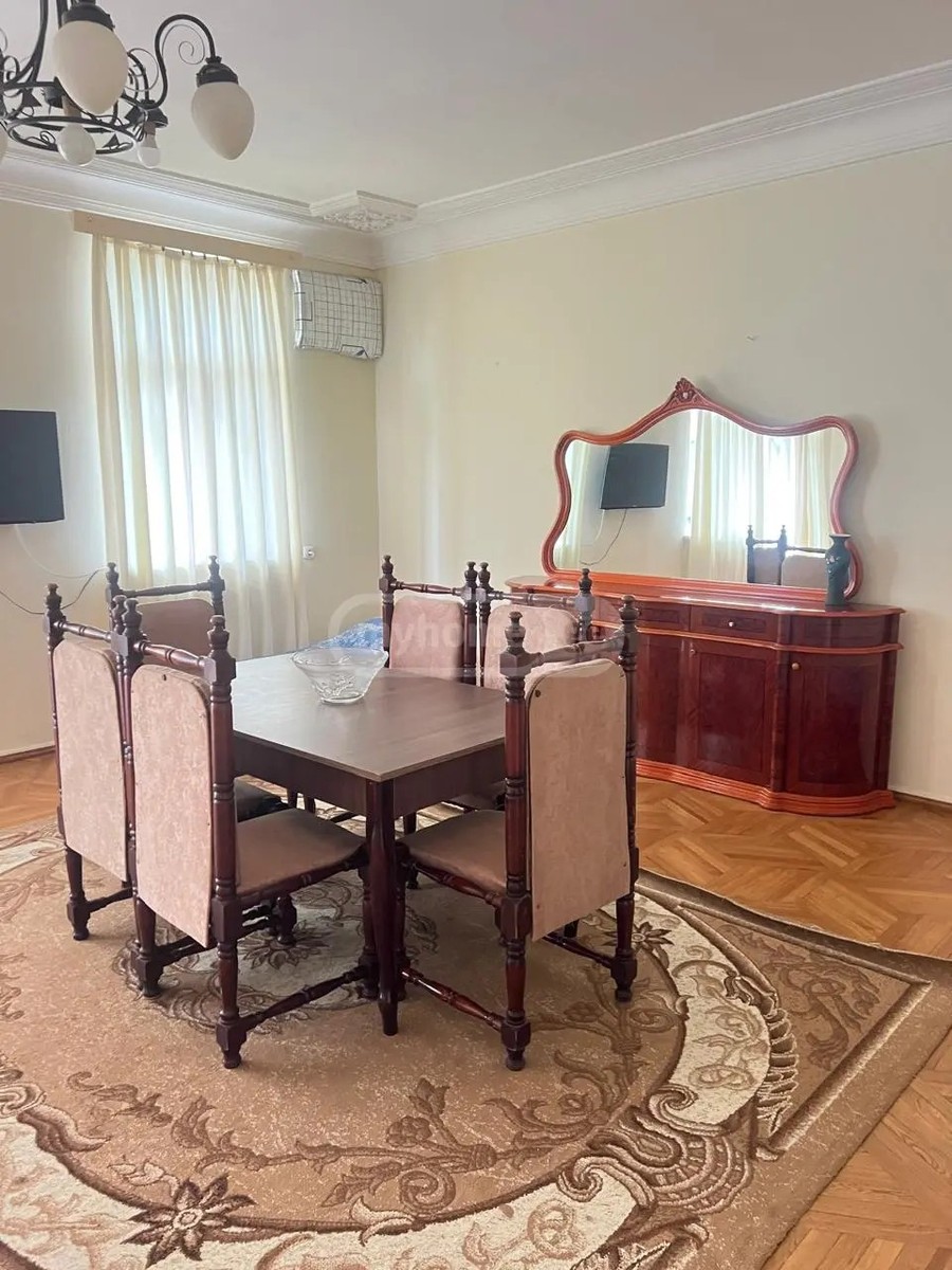რუსთაველის ქ. 41 - 4 rooms