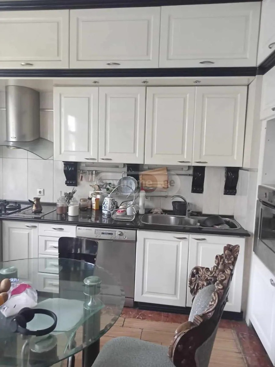 ნაფარეულის ქ. 4 - 5 rooms