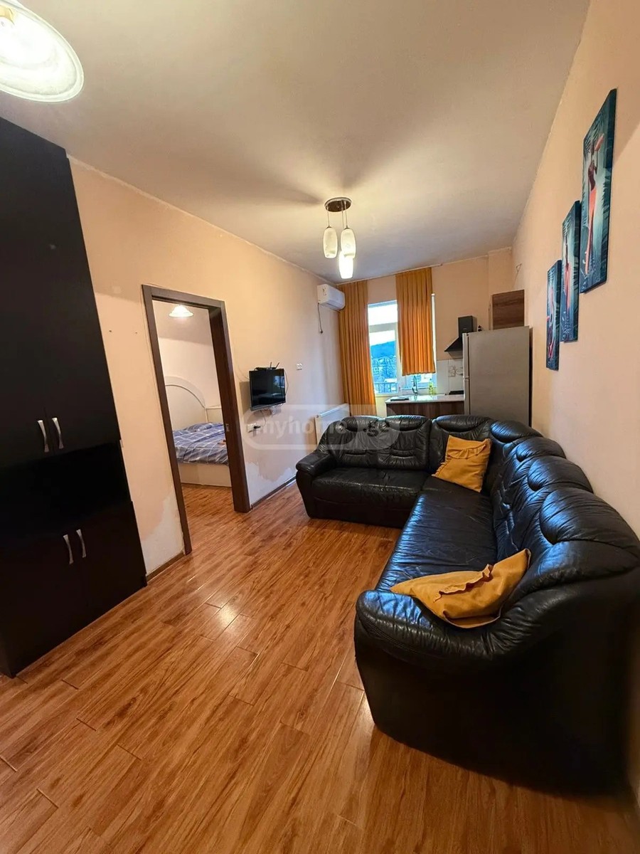 აღმაშენებლის გამზ. 112 - 1 rooms