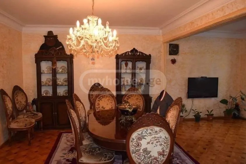 აღმაშენებლის ქ.  - 5 rooms