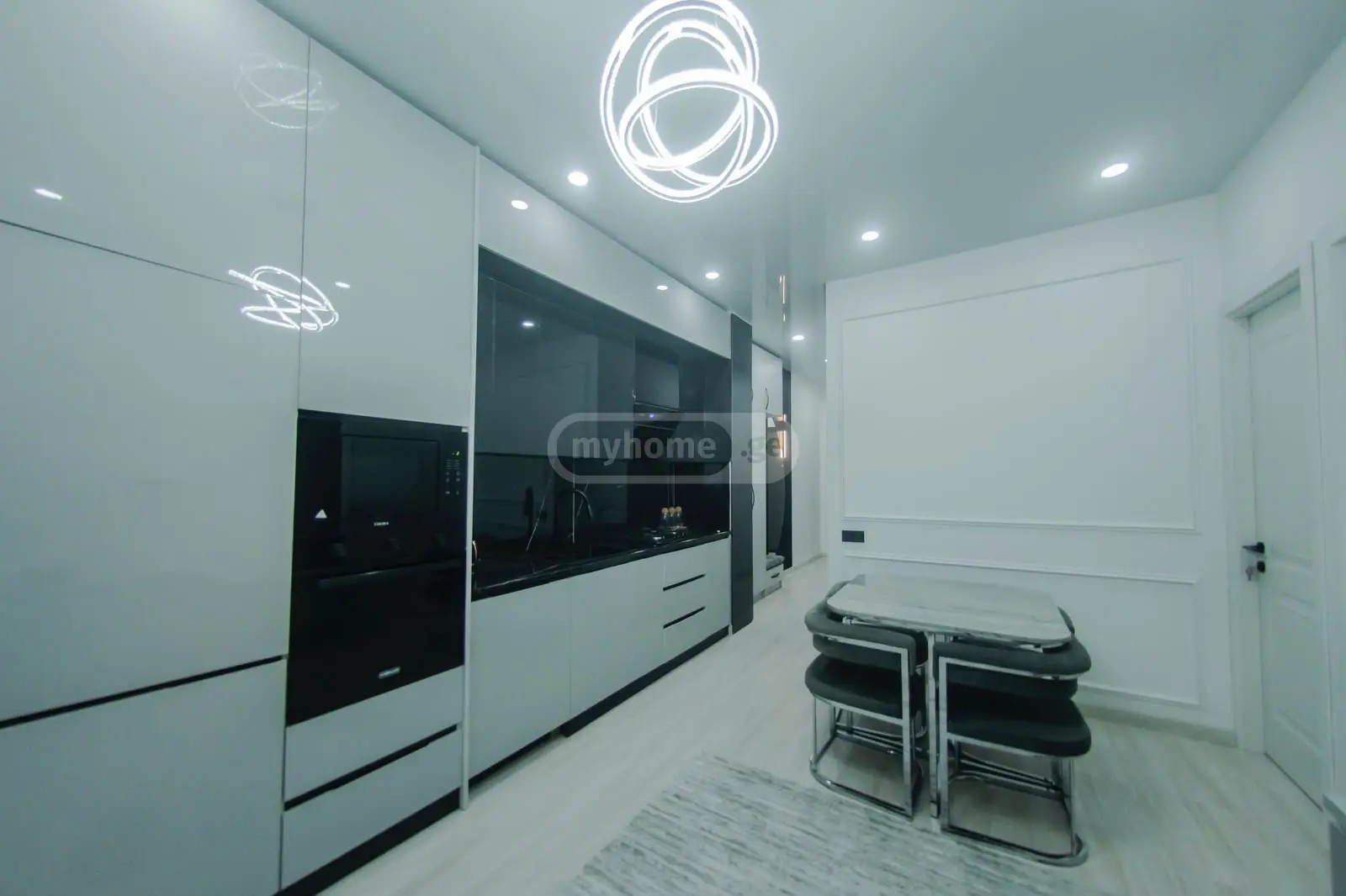 კაჩინსკი ლ. და მ. ქ.  - 3 rooms