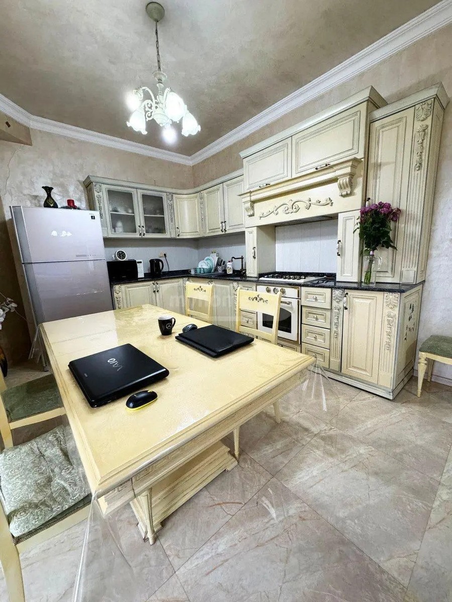 რუსთაველის ქ. 61 - 3 rooms