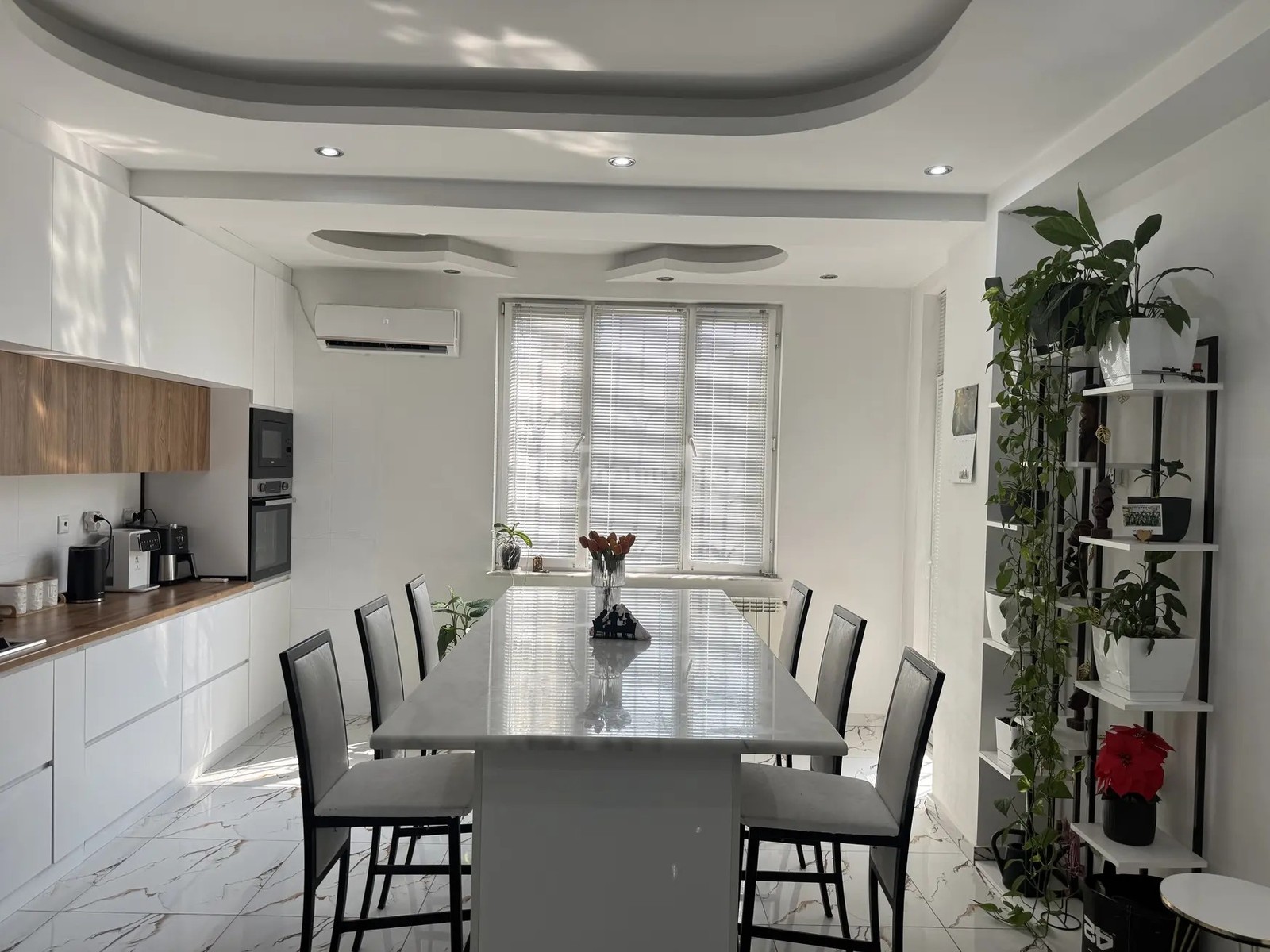 რობაქიძე გრ. გამზ.  - 6 rooms
