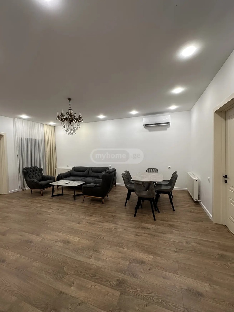 აეროპორტის გზატკეცილი 194 - 3 rooms