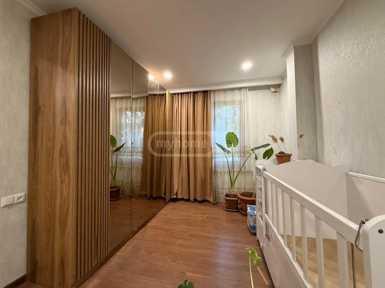 დუმბაძის გამზ.  - 4 rooms