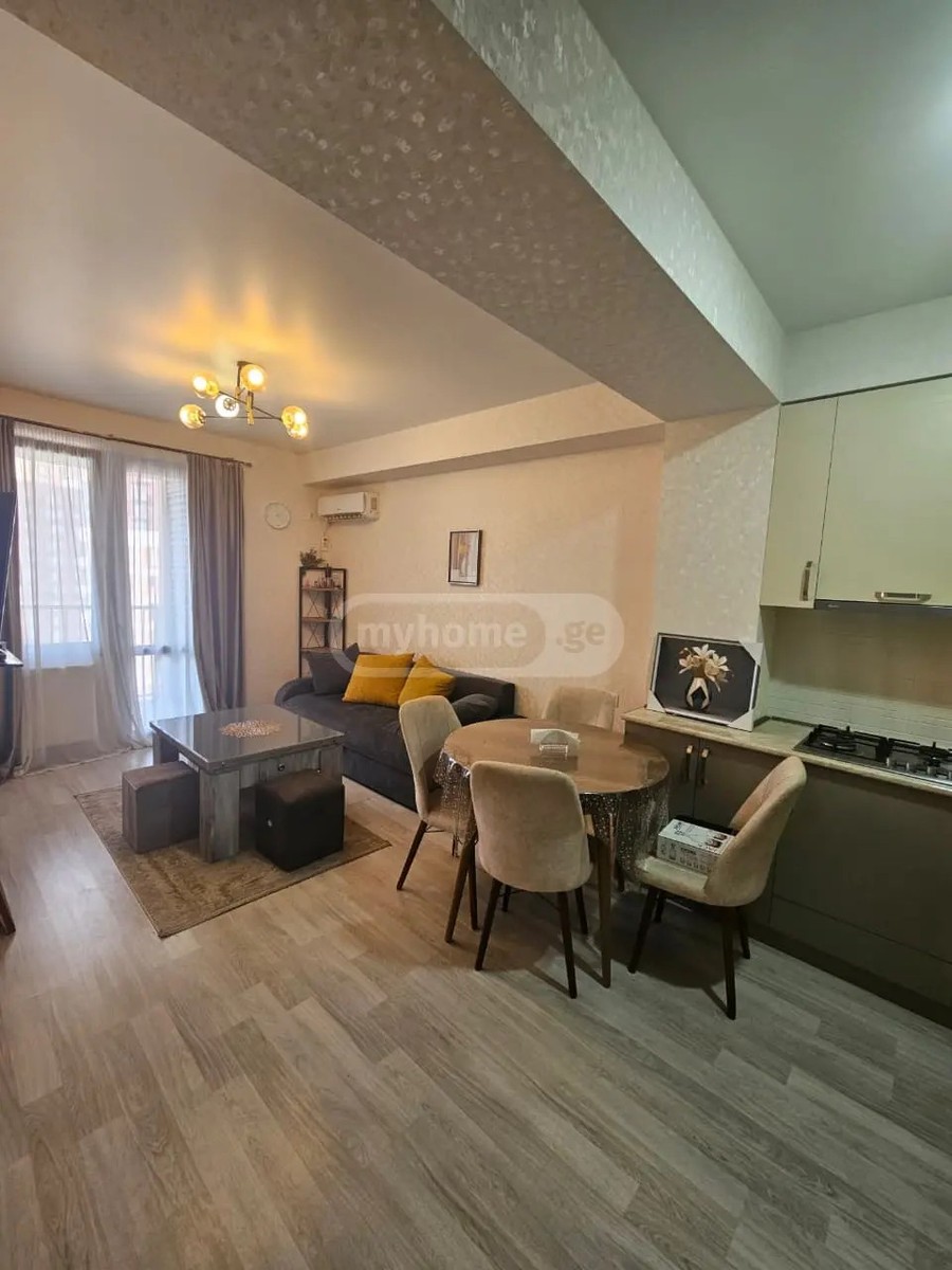 ბაგრატ III ქუჩა 8 - 2 rooms