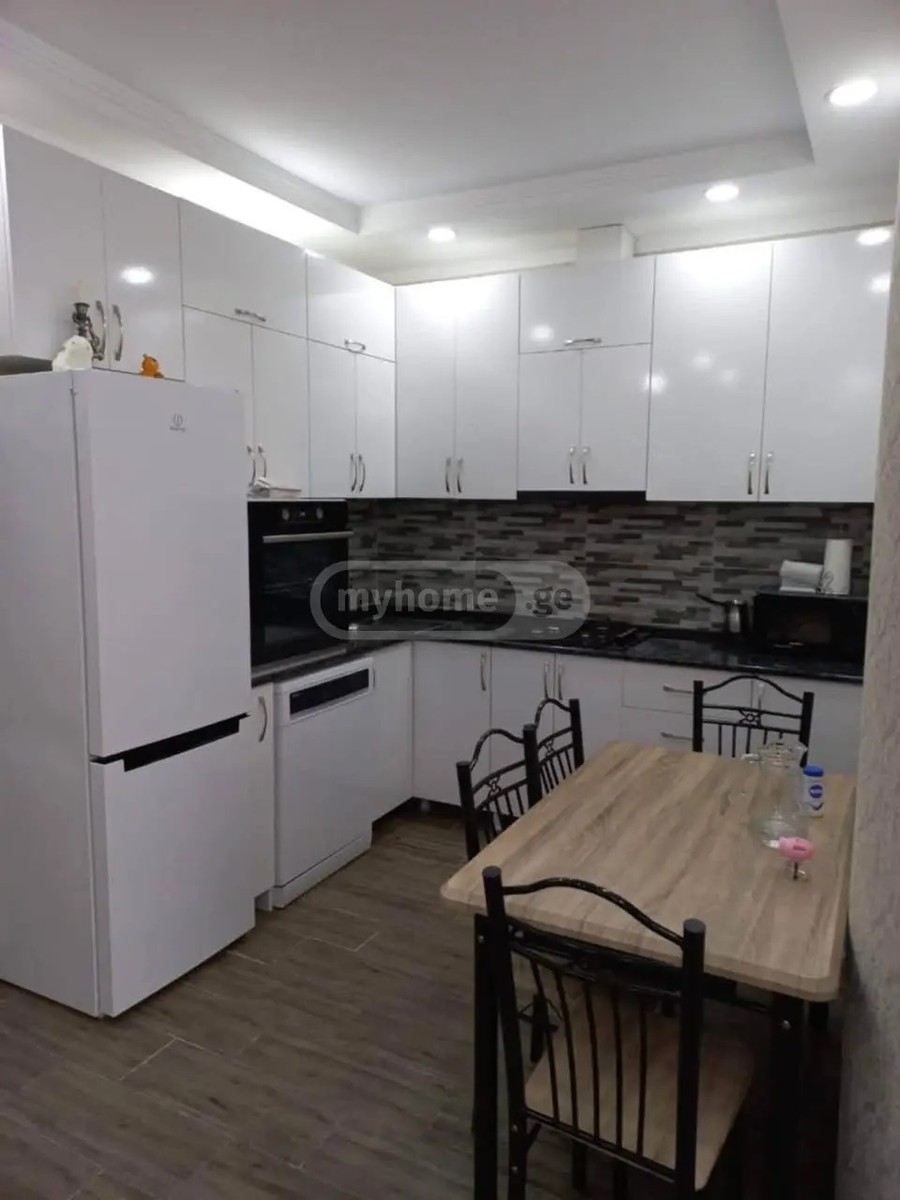 აბუსერიძე ტ. ქ. 51 - 3 rooms