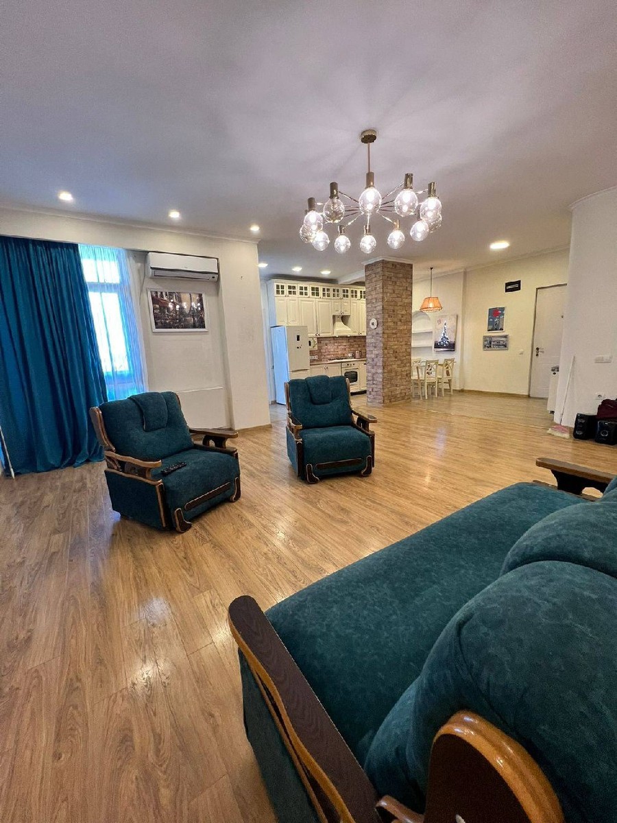 Digomi, Agmashenebeli St. 2b - 3 rooms