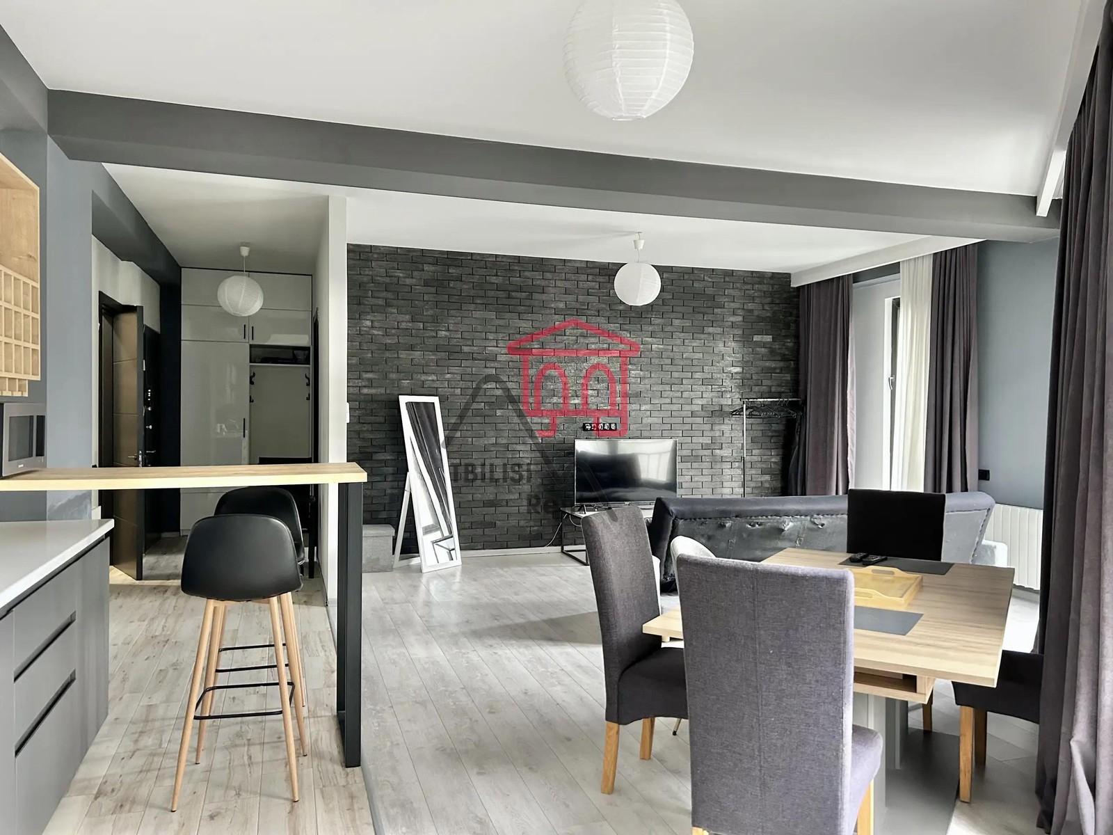 Ramaza Chkhikvadze Street, 1 - 2 rooms