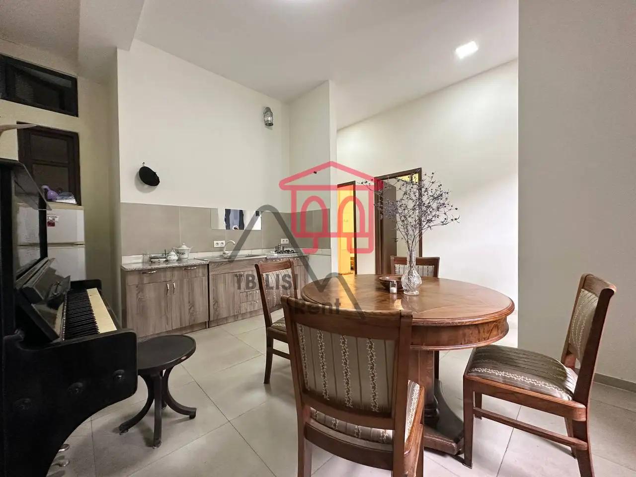 Pkhovi 1, Orbeliani Square - 5 rooms