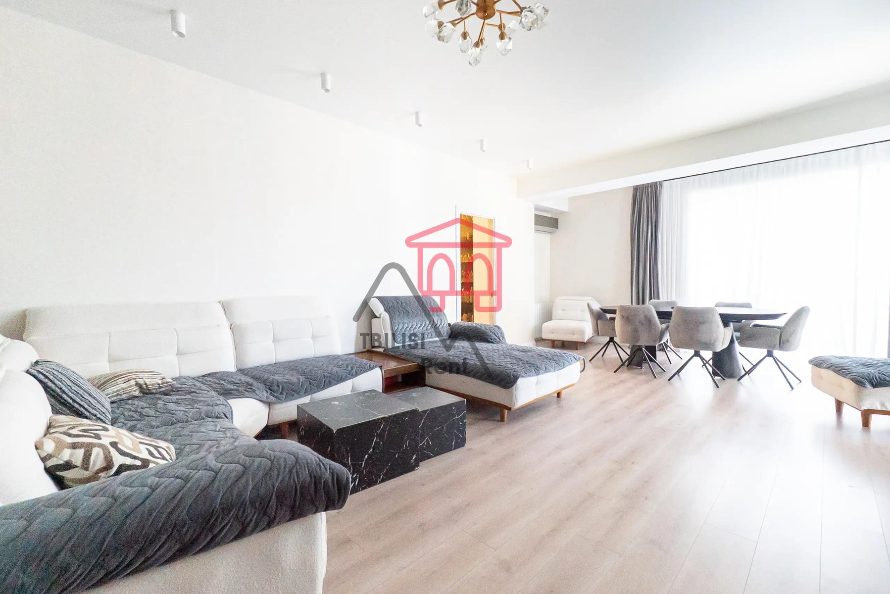 Petra Kavtaradze Street 14b - 5 rooms