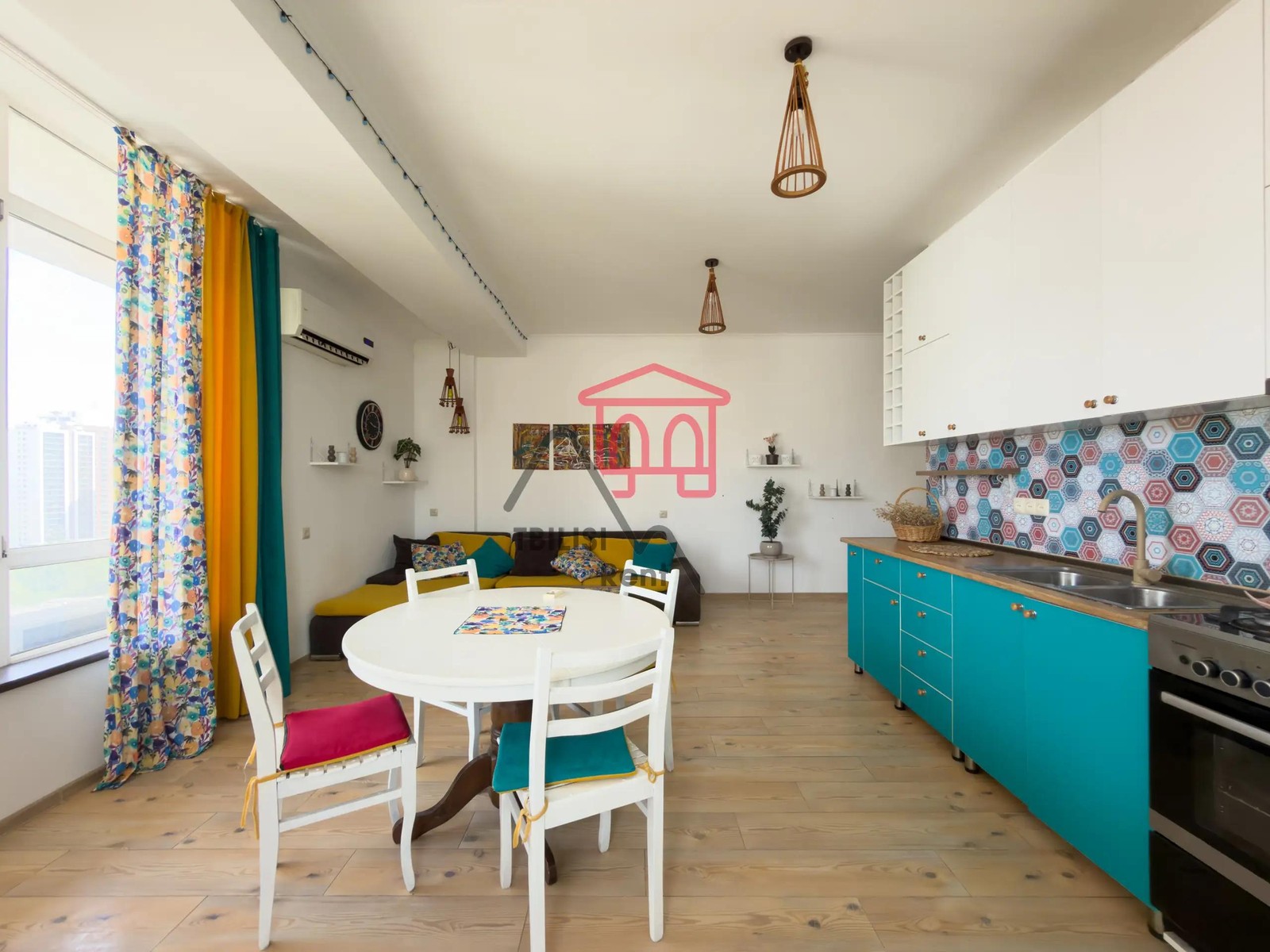Prospekt Aleksandra Kazbegi 32 - 4 rooms