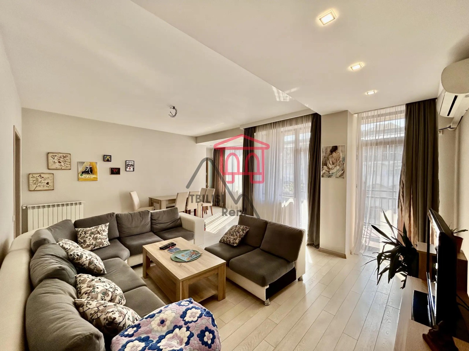 Yuri Gagarin Street, 19 - 5 rooms