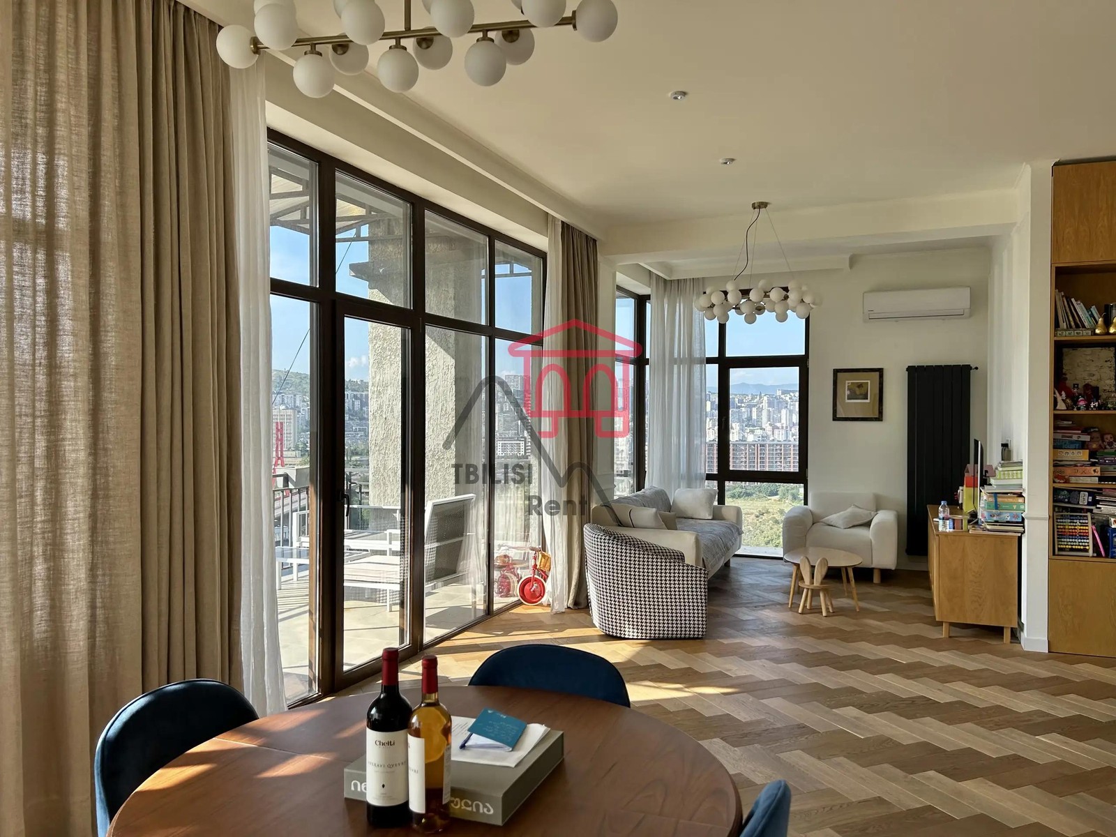 Zurab Sakandelidze Street, 11 - 5 rooms