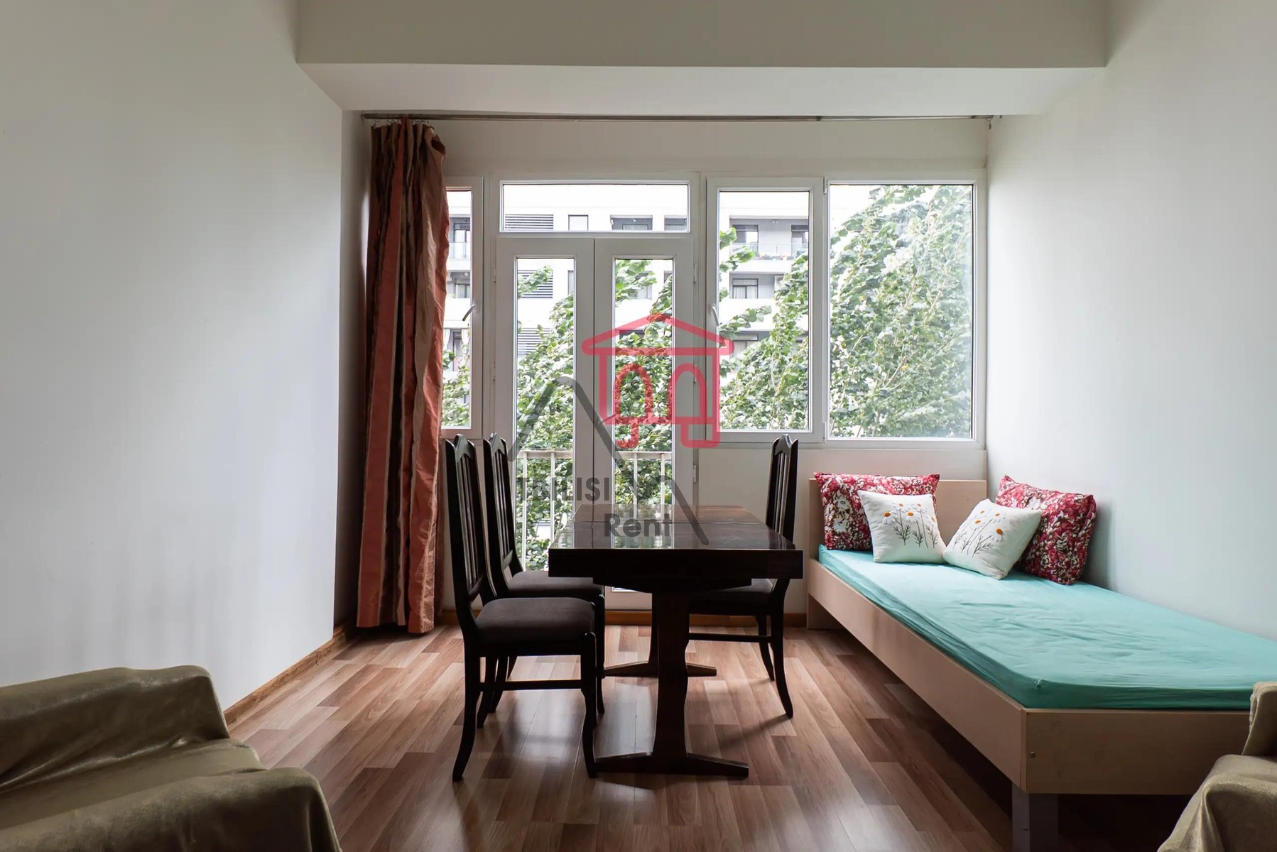 Titsian Tabidze Street, 41 - 4 rooms