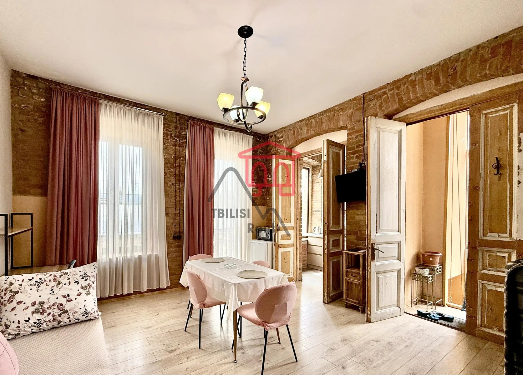 Kote and Dodo Khimshiashvili 10 - 2 rooms